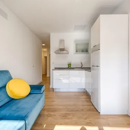 Live 2. Santa Ana Apartment